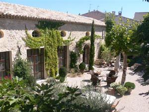 Home with character between Aix and Luberon